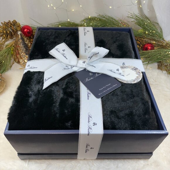 Brooks Brothers Luxury Plush Black Faux Fur Throw Blanket Gift Box 50" x70" - Picture 1 of 5